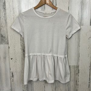- #O24 petite large white short sleeve ruffle top size S FOR G AND PL